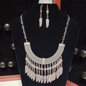 Paparazzi Necklace - Fierce In Feathers - Silver